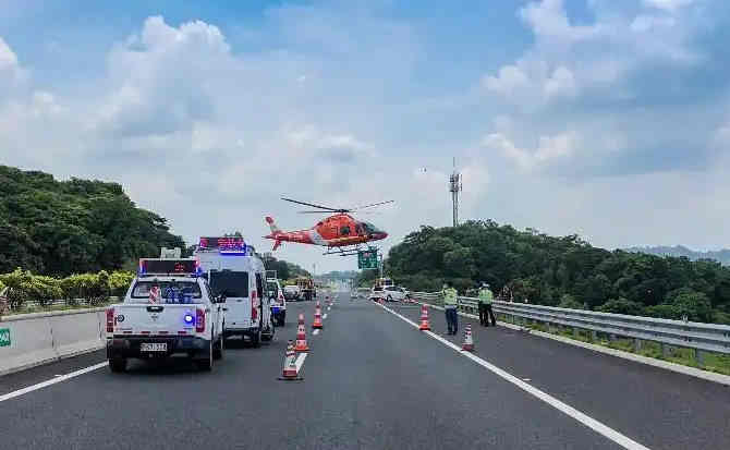 洪湖高速公路汽车救援案例