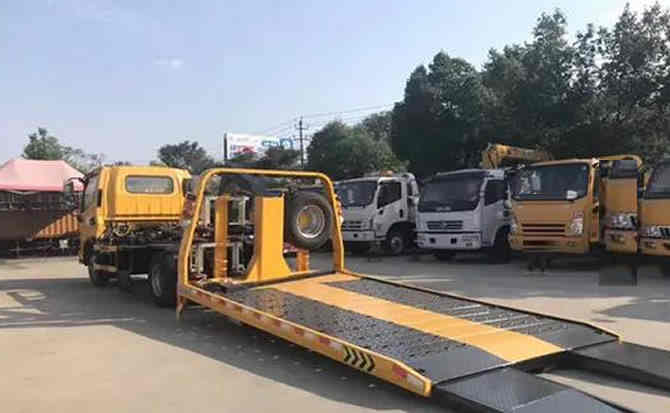 洪湖汽车中途维修案例
